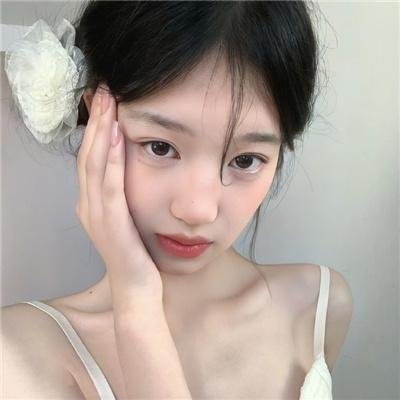 丽娜有甚么 封面